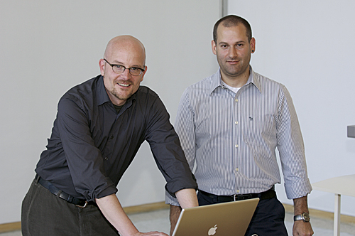 Dirk Brockmann (left) with Helmut Katzgraber